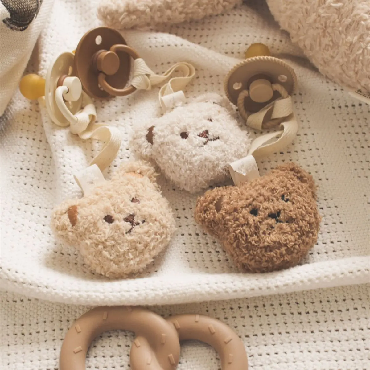 Hot Sell Cute Plush Teddy Bear Moon Pacifier Chain Teddy Plush Baby Pacifier Comfort Pendant Baby Pacifier Clip Hanging Rope