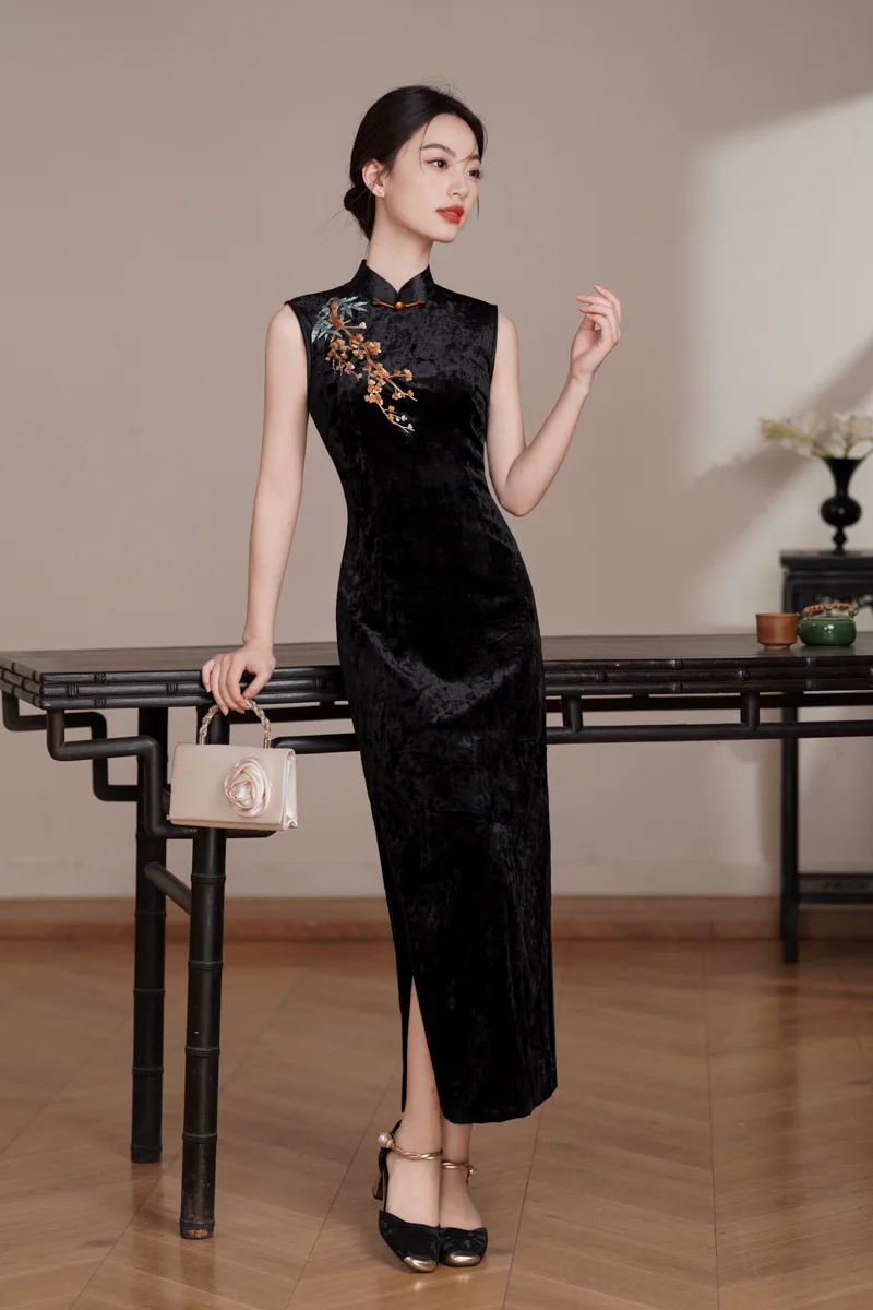 

Chinese Style Suzhou Black Velour Long Cheongsam Improved Young Women's Daily Summer Embroidery Floral Qipao Dress