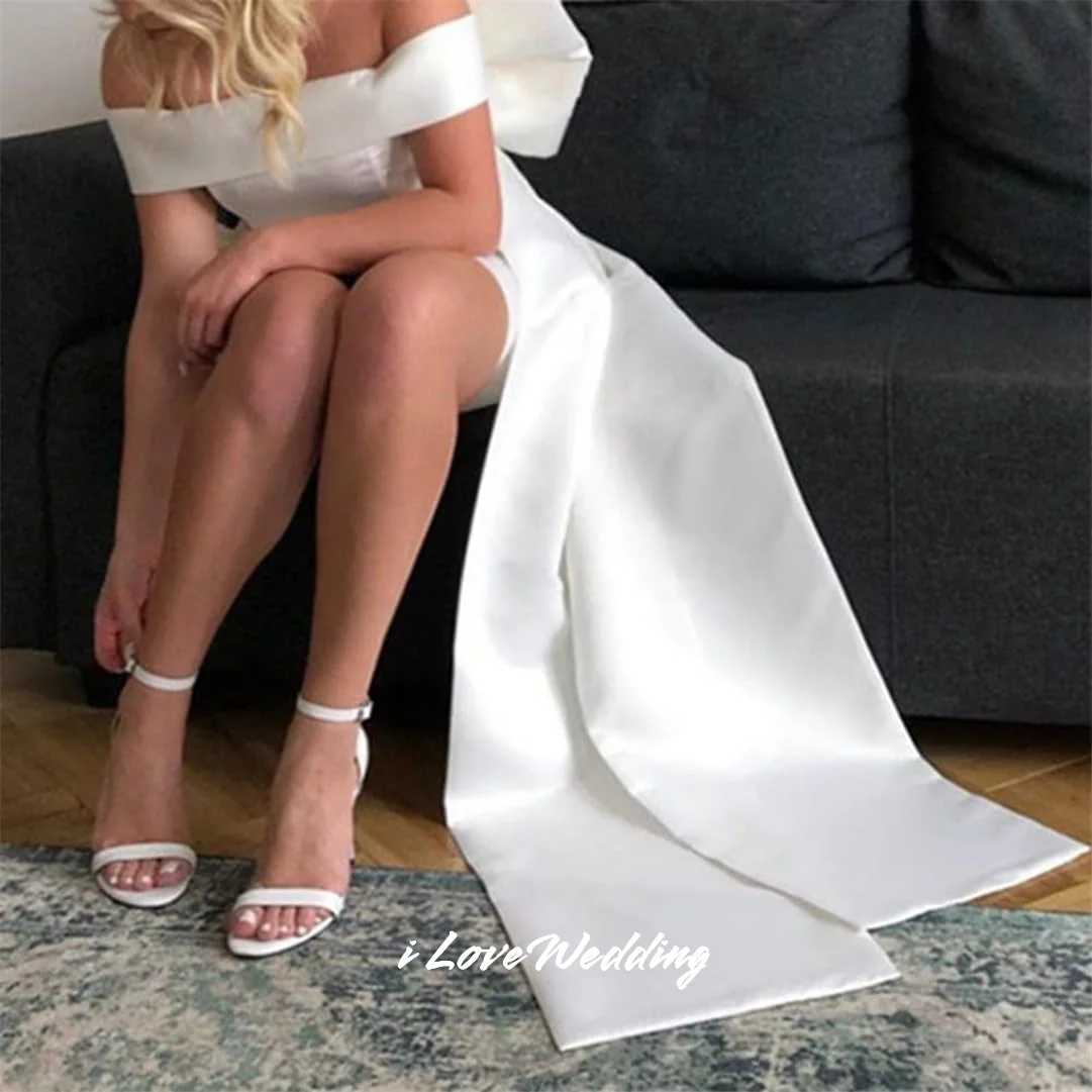 فساتين زفاف بيضاء بدون حمالات 2025 ساتان بدون أكتاف تنورة قصيرة على شكل حرف a من الخلف بفيونكة كبيرة مطوي فساتين حفلات الزفاف حسب الطلب