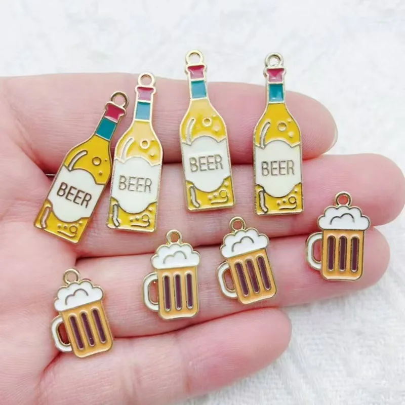 20 pièces de pendentifs miniatures en alliage, motif bouteille de bière en verre avec effet goutte d'huile, style dessin animé, créatifs pour DIY, accessoires pour bracelets et colliers faits à la main