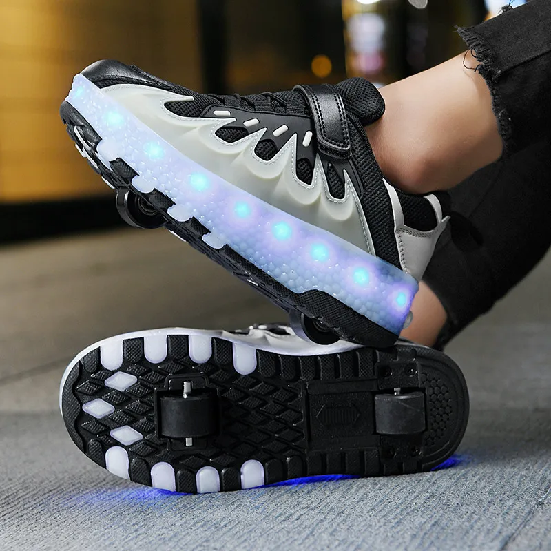 Sepatu anak-anak lampu LED, sepatu kasual anak-anak lampu LED anak laki-laki dan perempuan empat roda sepatu Roller Skating bercahaya sneaker mode anak-anak