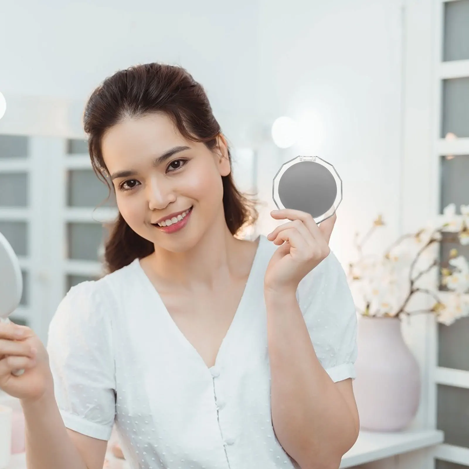 Mini specchio per trucco poligonale pieghevole Piccolo specchio cosmetico portatile compatto e carino per ragazze che viaggiano l'uso quotidiano