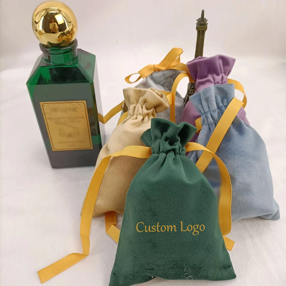 

100 шт., бархатный органайзер для ювелирных изделий с персонализированным логотипом, подарочная сумка, сенсорная плюшевая упаковка на шнурке, сумка для хранения конфет, свадебный подарок