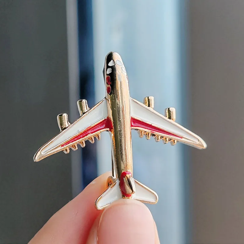 Retro Metal Airplane Brooch Pin for Women Men Enamel Lapel Pins Badges Jewelry Fashion Creative Clothing Accessories Gifts