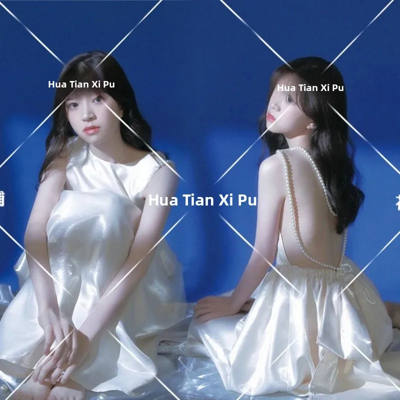 

New Vintage Oil Painting Photography Theme Fashionable Artistic Hong Kong Style Women's Clothing Photography Studio Props