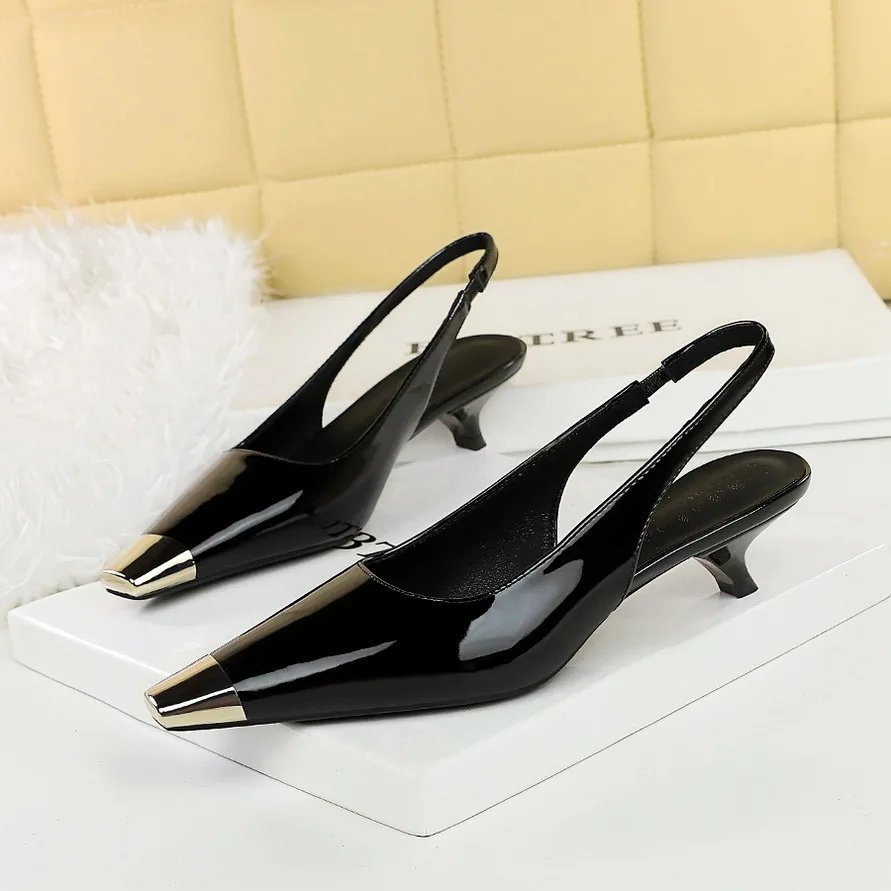

2025 Fashion Banquet Thin Heel Shallow Mouth Women's Shoes Patent Leather Glossy Metal Head Rear Strap Thin Single Shoes Women