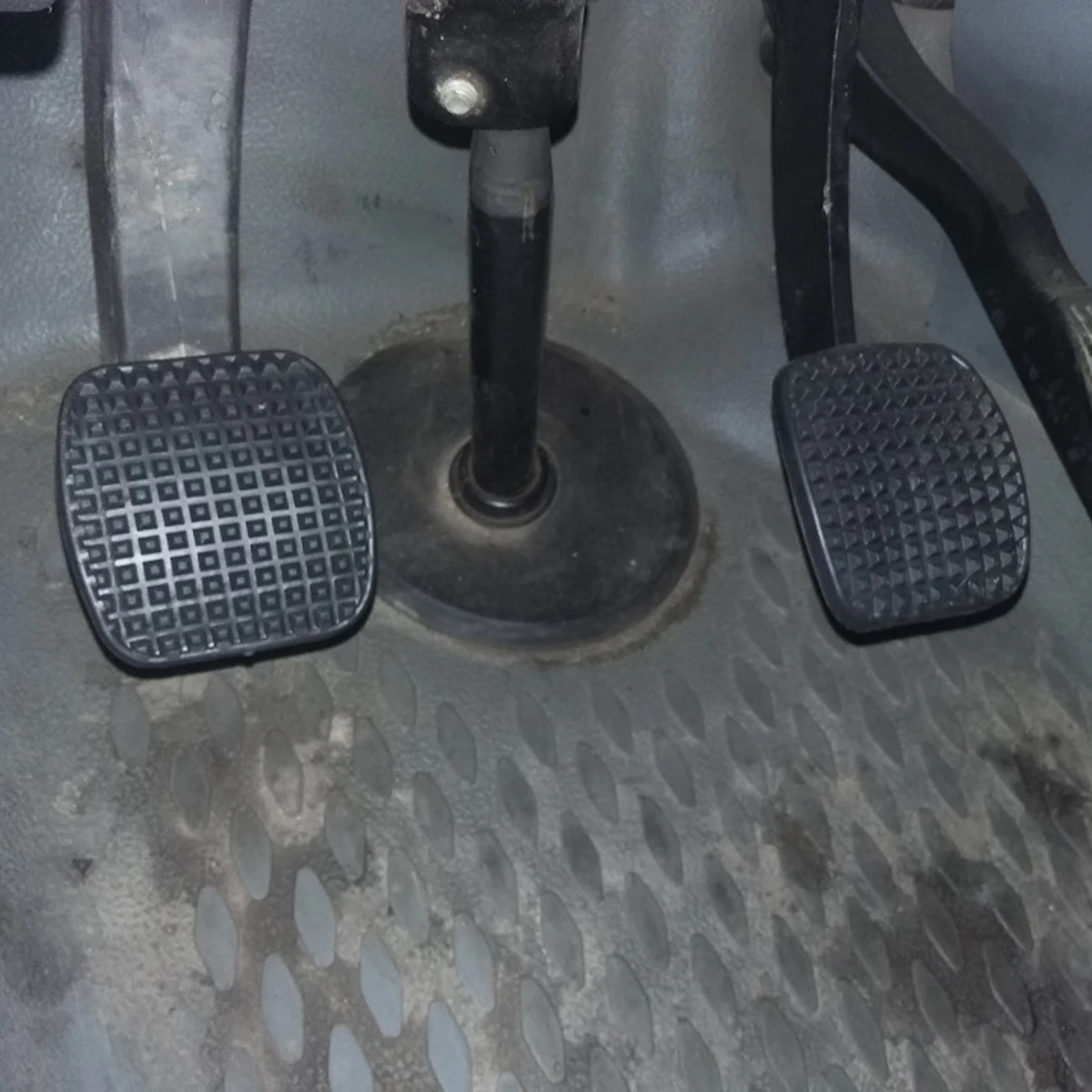 مخلب بدال فرامل غطاء المطاط ل Iveco Daily III IV V 2006 2007 2008 2009 2010 2011 2012 2013 2014 استبدال 500342221