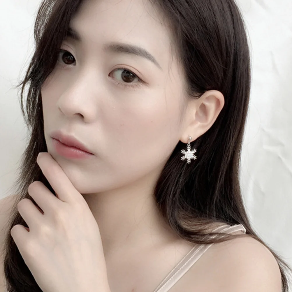 

1Pair Christmas Snowflake Earrings Elegant Diamond Stud Ear Drop Xmas Ear Jewelry Gift for Wife Girlfriend Friends