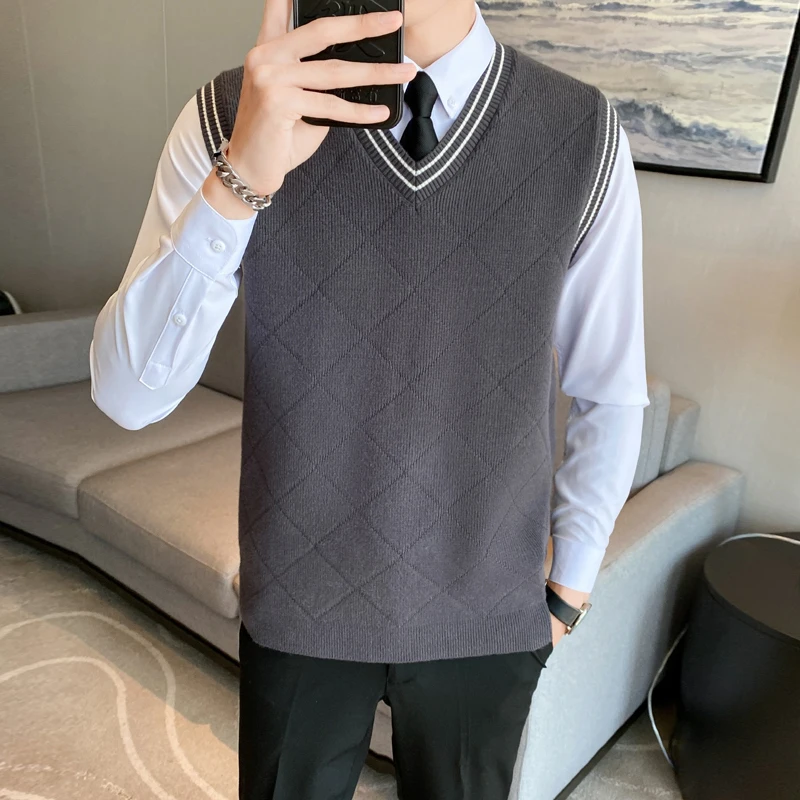 2023 New Autumn Pattern Men\'s Sweater Vest Retro V-neck Sleeveless Knit Vest Woolen Korean Clothes Student Sweaters S-3XL