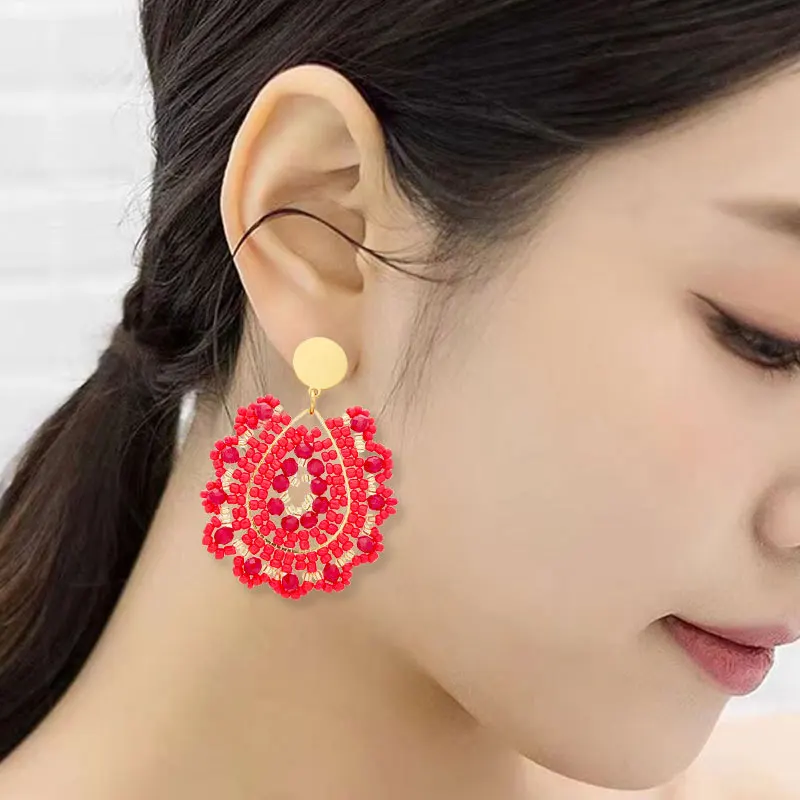 البوهيمي الأحمر قطرة الماء كريستال مطرز الأقراط، المنسوجة يدويا تصميم الدانتيل جوفاء، العصرية الإناث بسيطة سبيكة الأرز حبة المجوهرات