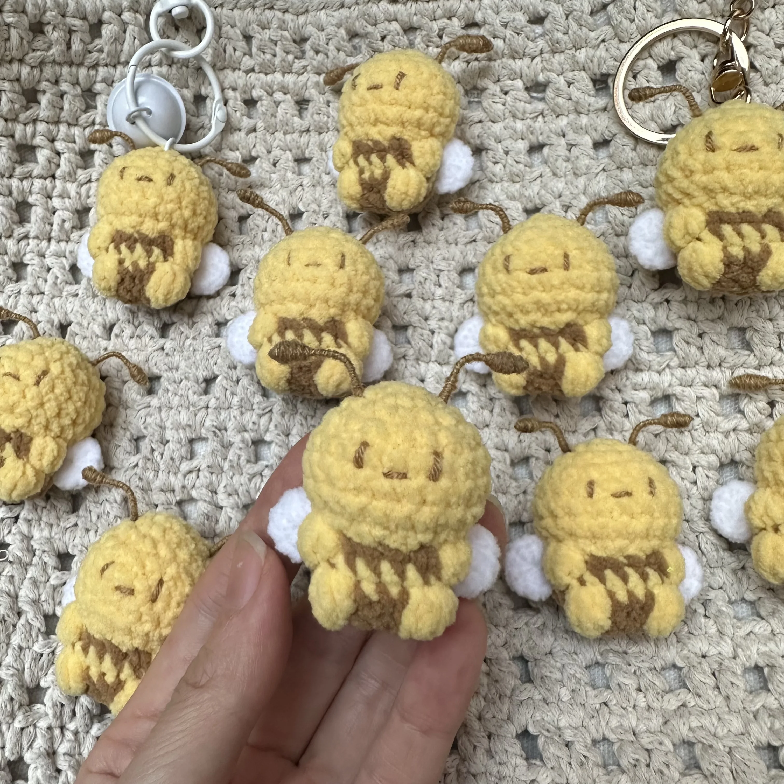 4cm Hand Knitting Carton Bees Keychain Creative Home Decoration Funny Handmade Pendant Crochet Bee Doll Ornament Gifts