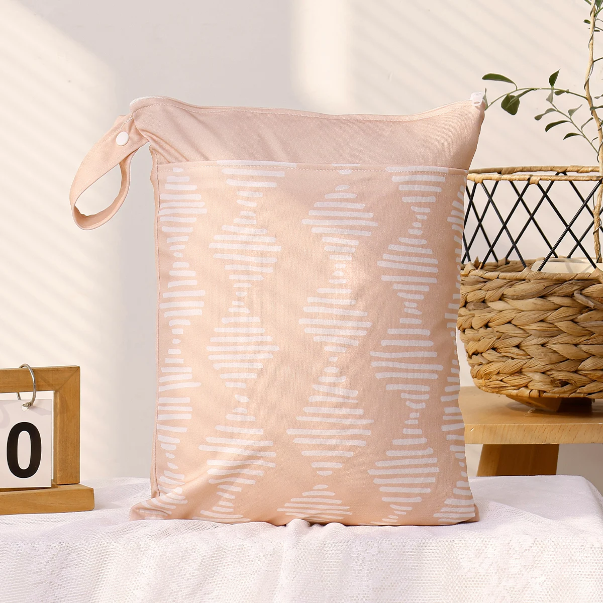 HappyFlute نمط جديد INS 30*40 سنتيمتر عالية السعة مزدوجة سستة تصميم مقاوم للماء وقابل للغسل متعدد السيناريو استخدام حفاضات Wetbag