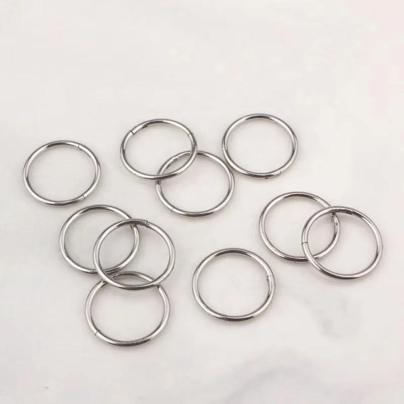 ASTM F136 التيتانيوم متمحور هوب الأنف خواتم 20 جرام 18 جرام 16 جرام الحاجز الدائري هيئة ثقب المجوهرات اللولب الغضروف روك القرط