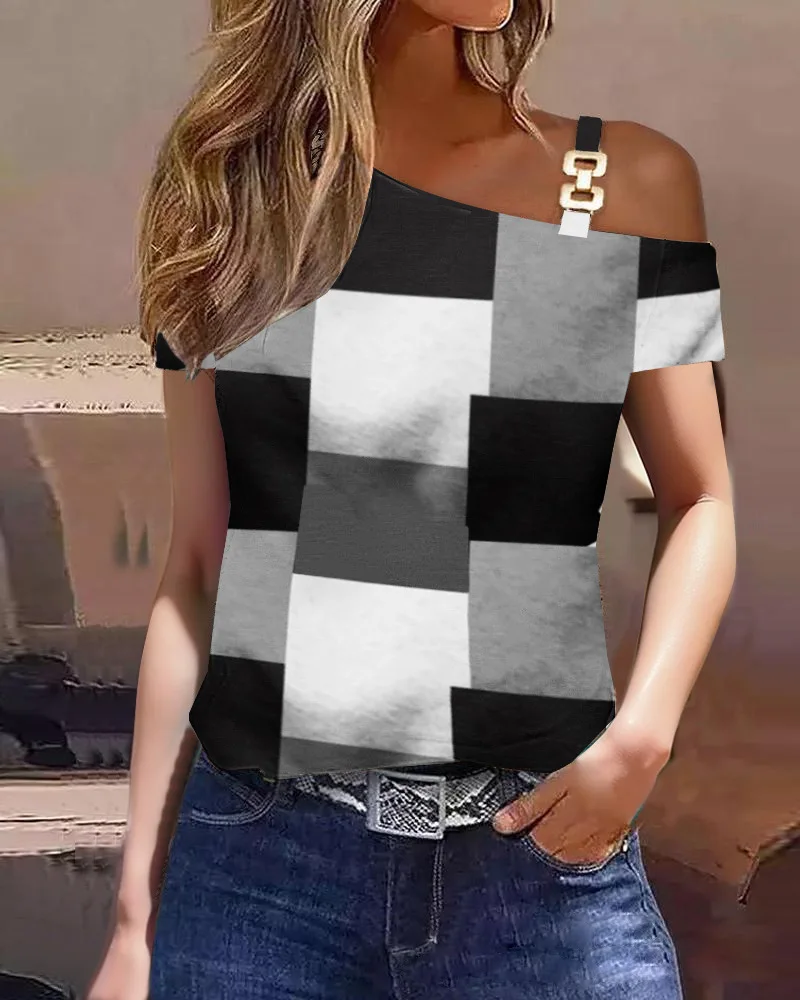 Women's Asymmetrical One Shoulder Short Sleeve Top with Metallic Chain Detail and Abstract Print