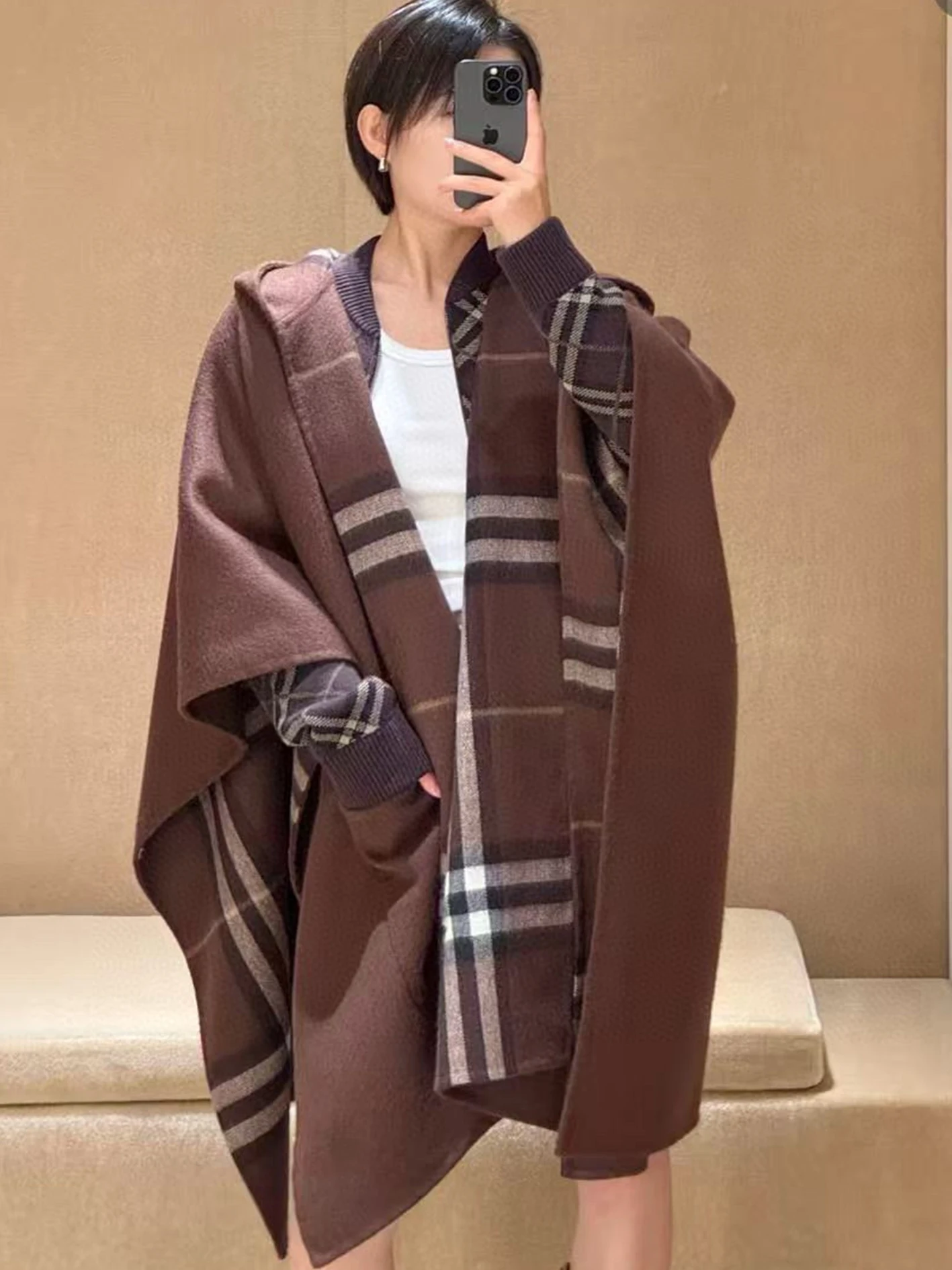 Wendeschöner karierter Wollumhang, Kapuzenschal, Damen-Luxus, warmer Winterschal, Geschenk, Ritter, B-Wappen, Zaubererhut, kariert, braun