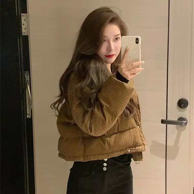 

2023 Winter New Stand-up Collar Bread and White Duck Down Jacket Design Sense Drawstring Short Women's Down Jacket Warm Jacket