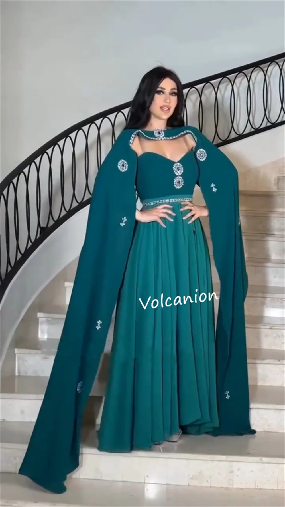 Maglia personalizzata con pieghe e fascia con perline o-collo Abiti lunghi a trapezio Occasioni su misura Prom Classici Taglie eleganti disponibili