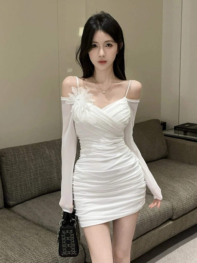 เดรสสั้นเปิดไหล่ทรงเข้ารูปสำหรับผู้หญิง สไตล์ใหม่สำหรับฤดูใบไม้ผลิและฤดูใบไม้ร่วง สีพื้น แต่งลายดอกไม้ผ้าโปร่ง พลิ้วสวยหรู ทรงเข้ารูปช่วงเอวและสะโพก