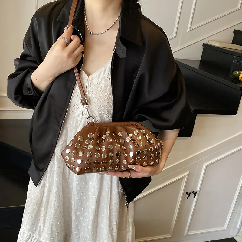 

Women Metal Stud Handbag Solid Color Trendy Shoulder Bag PU Leather Stylish Armpit Bag Travel Commute Shoulder Bag
