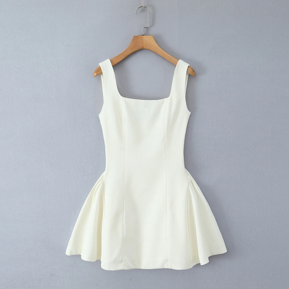 2023 Letnia sukienka bez rękawów z szelkami Damska biała, wąska, jednokolorowa, krótka sukienka na imprezę