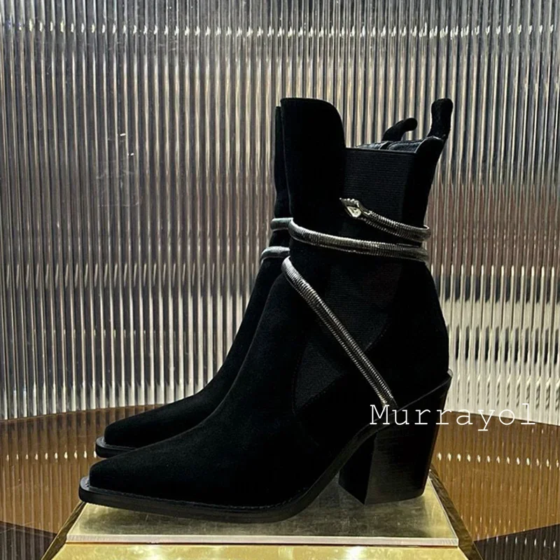 女性用スエードカウブーツ,ゴムバンド,四角いヒール,金属製のヘビ型,絡み合った装飾,短いブーツ,秋と冬