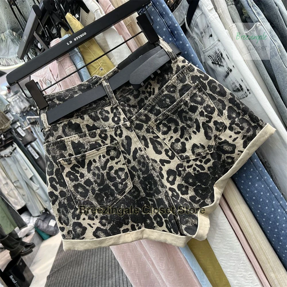 Korean-style high-waist beaded leopard print denim shorts for women's summer new loose niche fashion design temperament shorts.