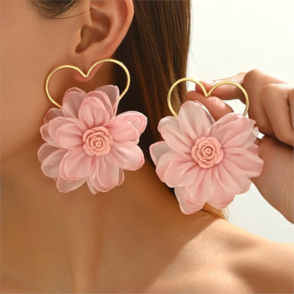 Stylish Elegant Golden Heart Flower Earrings for Women Hollow Heart Frame Pink Floral Design Earrings Jewelry Occasions