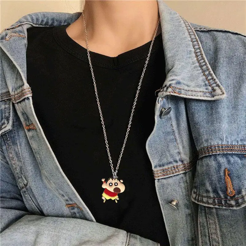 

Anime Cute Cartoon Alloy Pendant T Shirt Sweatshirt Pendant Crayon Shin Chans Bandai Creative Necklace Kawaii Couple Accessory