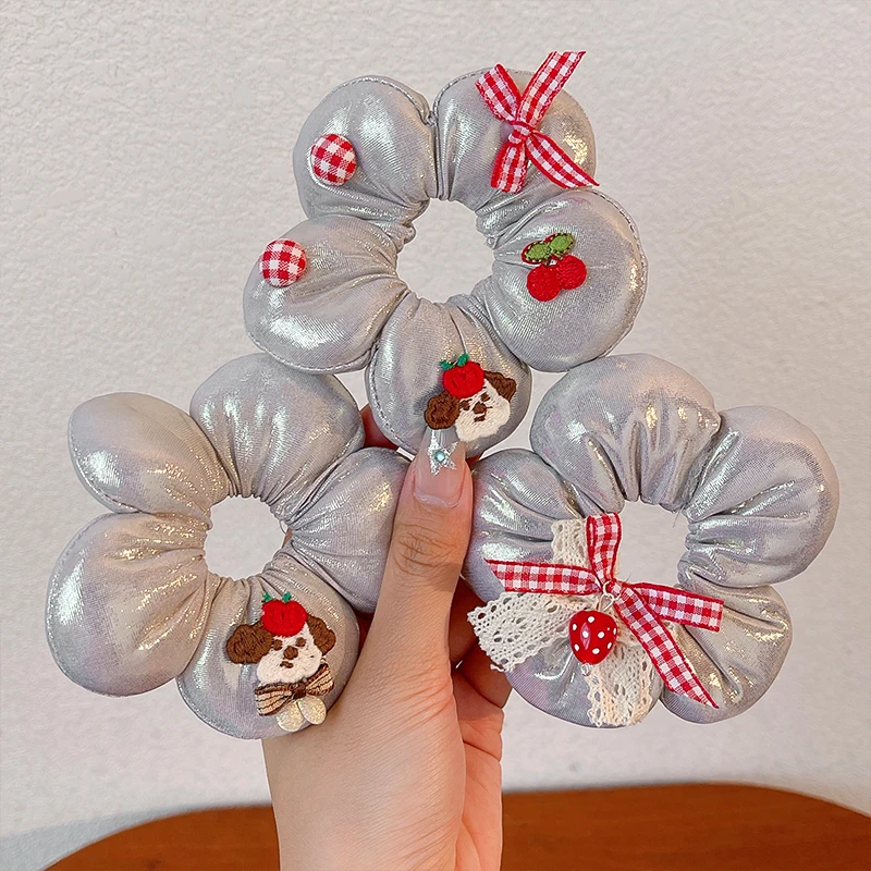 2026 Neue Niedliche Gepolsterte Blumen-Stoff-Scrunchies für Frauen und Mädchen in Silberfarbe mit Hochelastischer Gingham-Schleife und Erdbeer-Pferdeschwanz-Haargummi – Detail 1