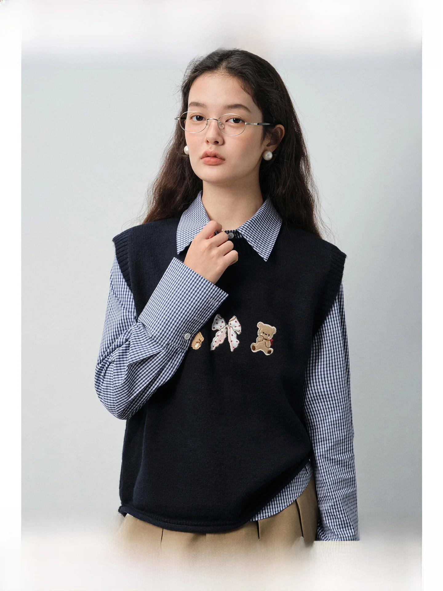 

Вязаная рубашка Rui больших размеров: повседневный универсальный топ для полных женщин, весенняя новинка, стройнящий силуэт, с длинным рукавом и узлом