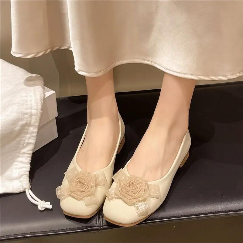 2025 woman designer lace flower rose shallow loafers non-slip womens elegant shoes Square toe ballet flats