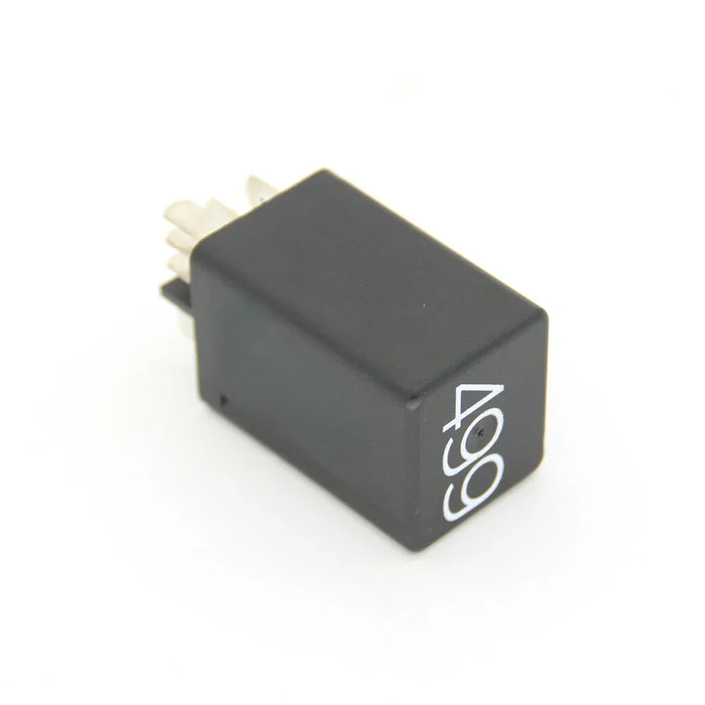 

For VW Jetta Beetle Skoda Sagitar Bora 499 Relay 5C0951253