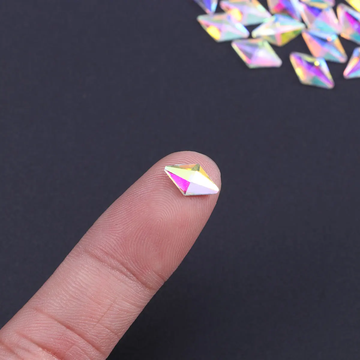 

100Pcs Nail Art Rhinestones Rhombus Gems Imitation Crystal Flat Back Decorations for Nail Gel DIY Phone Case Crafts