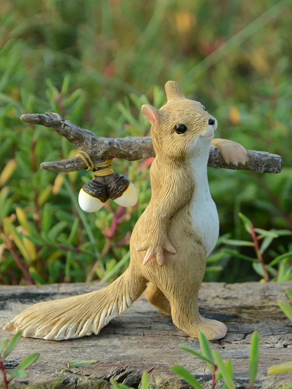 Truly carefree, creative, cute little squirrel ornaments, home garden decoration, resin courtyard cartoon tabletop, forest style