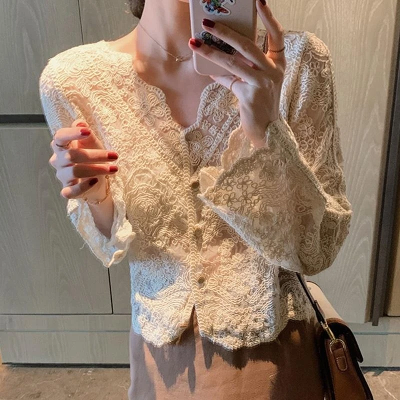 

HX6F Women Summer Long Sleeve Sunscreen Cardigan Embroidery Floral Lace Crop Top Shirts V-Neck Button Down Thin Loose Beach for
