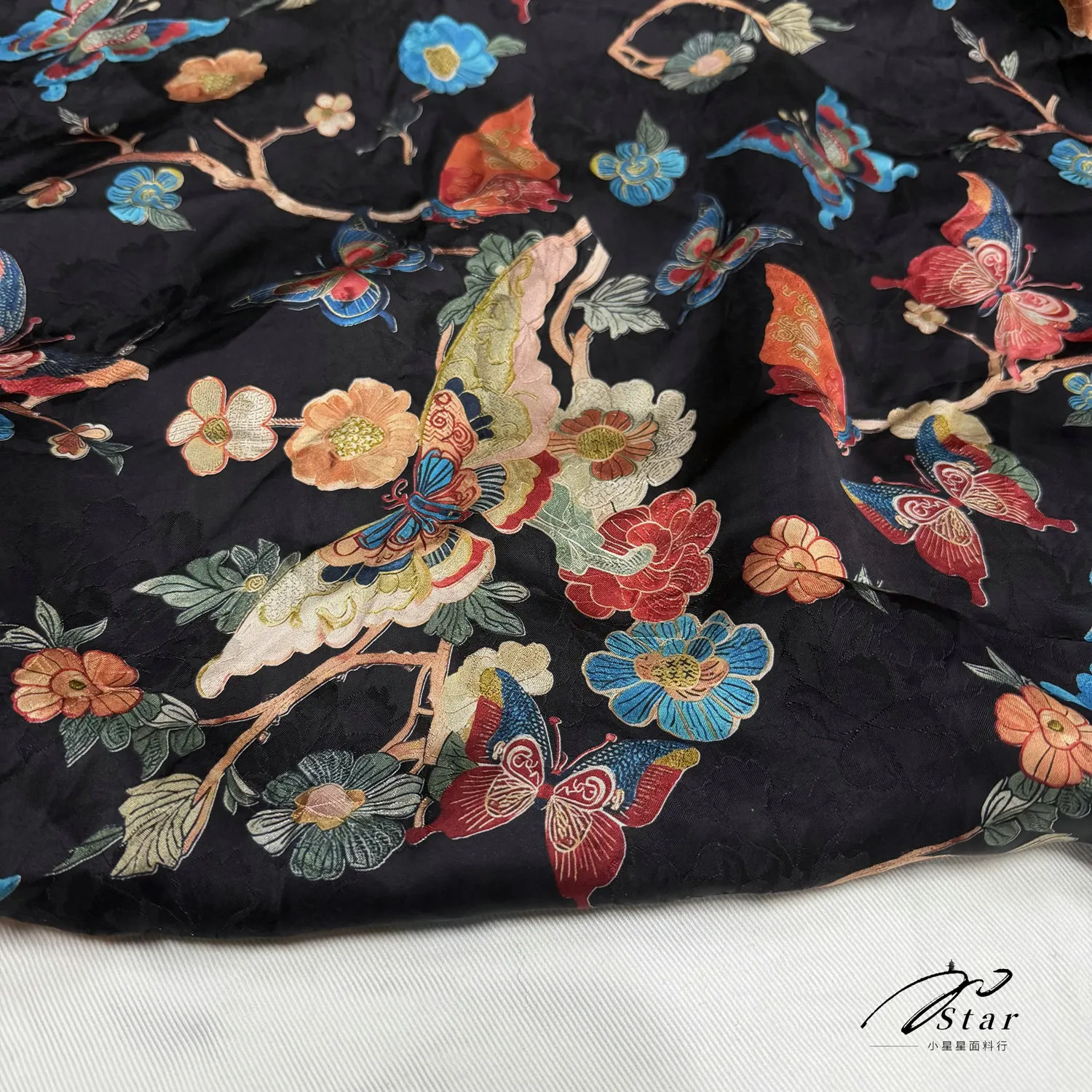 Plant Silk Black Love of Heavy Rayon Fragrant Cloud Yarn Fabric Cheongsam Skirt Silk Shirt Fabric Spring