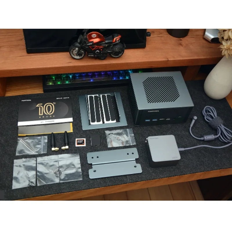 Mini Host AMD8745hs+32g+1t Ddr5 Tutti i materiali in alluminio Supporta Oculink montato a parete Host per computer desktop portatile da gioco per ufficio