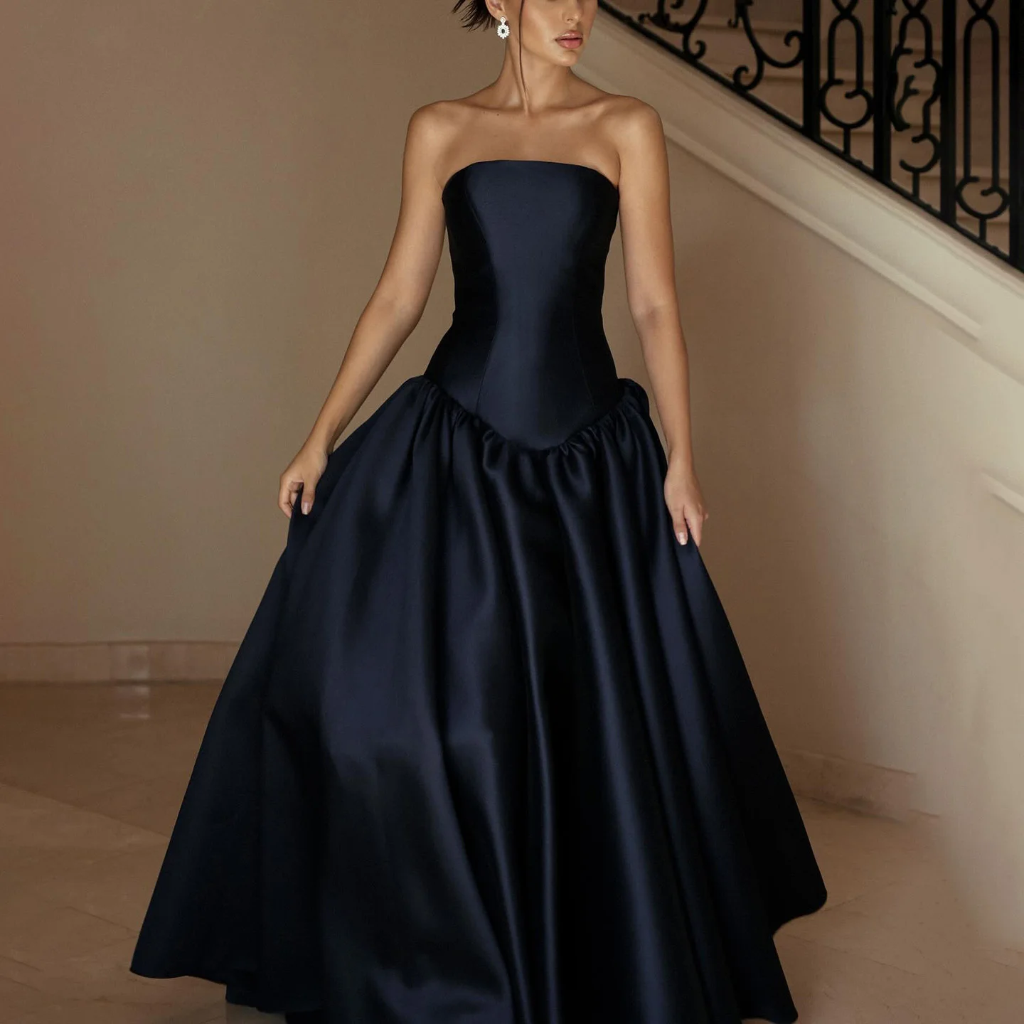 Sharon Said Marineblaues Satin-Abendkleid, trägerlos, tailliert, mit Korsett, geraffter Taille, voluminöses A-Linien-Formal-Partykleid SF480 Custo – Detail 5