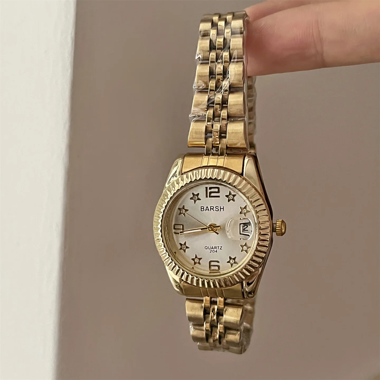 ساعة يد أنيقة مستديرة من الفولاذ عالي القيمة للنساء، ساعة يد بتصميم فاخر وخفيف الوزن، هدية لصديقتك