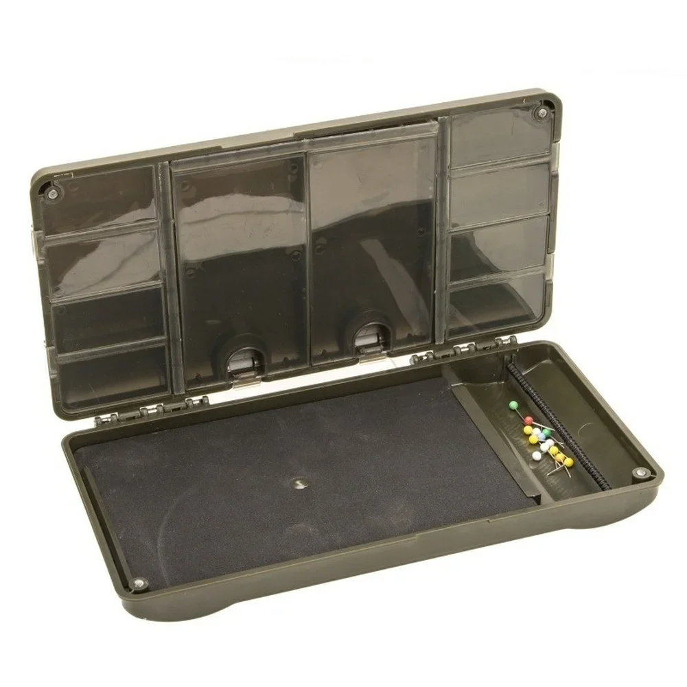 整理整頓された釣り道具収納-釣り道具箱-フォームパッド入りボックス-グレイッシュグリーン-リグボックスオーガナイザー-フォームパッド入りインテリア