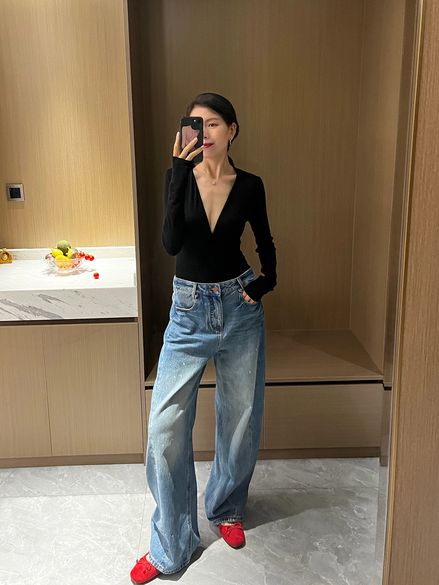 

Эластичный трикотажный топ из смесовой шерсти с V-образным вырезом и молнией, облегающий силуэт, для офиса и повседневной носки, осенняя коллекция