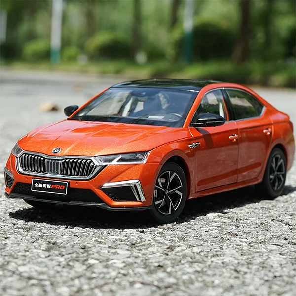 1/18 Alloy Skoda OCTAVIA PRO 2021 Metal Diecast Model Car Orange Blue Ornaments Display Boy Toys Gifts Collection