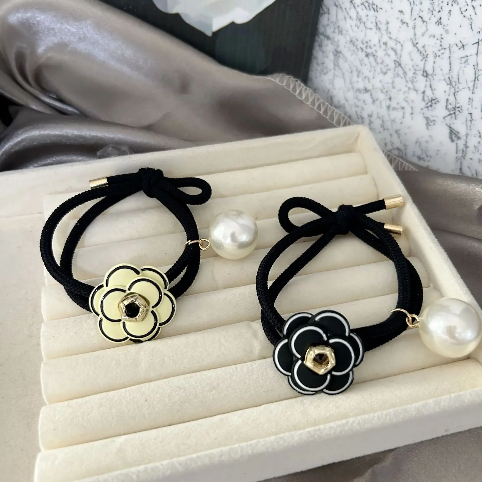 

New small fragrance style double elastic leather band large camellia pearl hair accessories