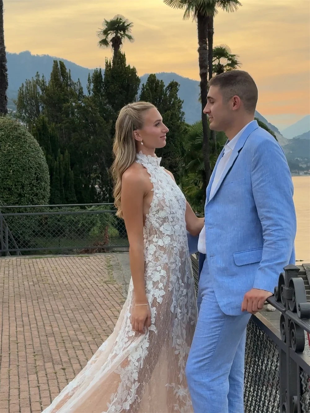 طوكيو مخصص الأبيض الرسن العنق فساتين الزفاف أكمام عارية الذراعين زهرة ثوب الزفاف أنيقة قطار المحكمة ثوب الزفاف #3