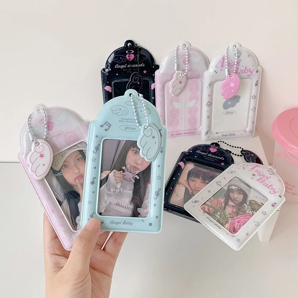 بولي كلوريد الفينيل Photocard حامل المفاتيح الكرتون أجنحة الملاك معرف شارة حامل طالب الفتيات المعبود بطاقة عرض DIY بها بنفسك على ظهره ديكور معلق