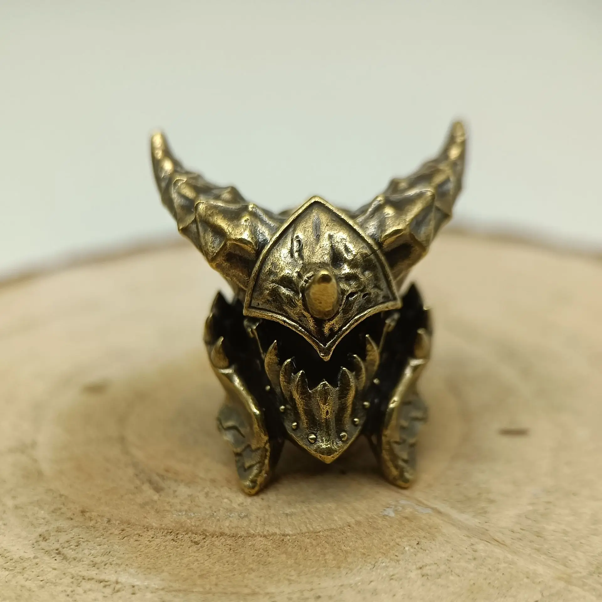 

Death Wing Helmet Knife Beads EDC Wear Paracord Tools Brass Copper Lanyard Pendants Character Style Key Rings DIY Accessories