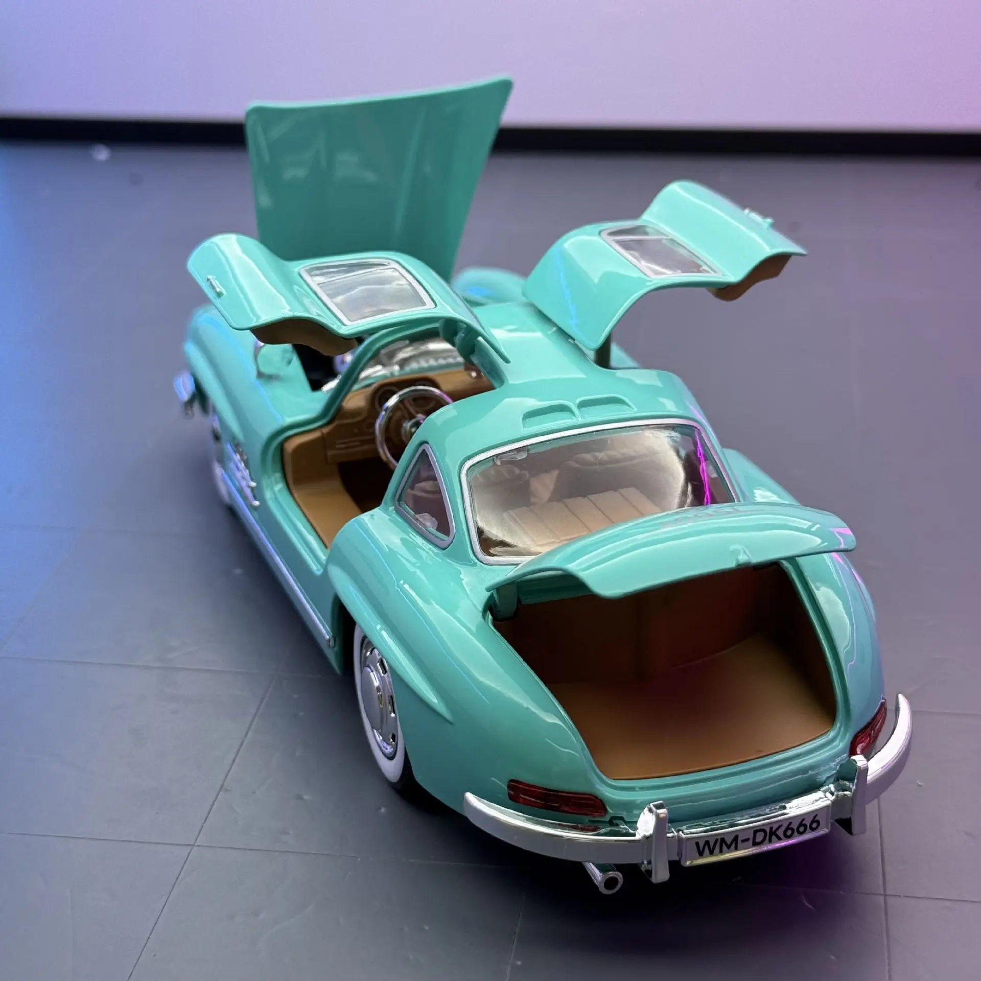Modelo de coche clásico de simulación 1:22 300SL, vehículo de juguete extraíble con sonido y luz para niños, regalo para niños, adornos de coche en miniatura