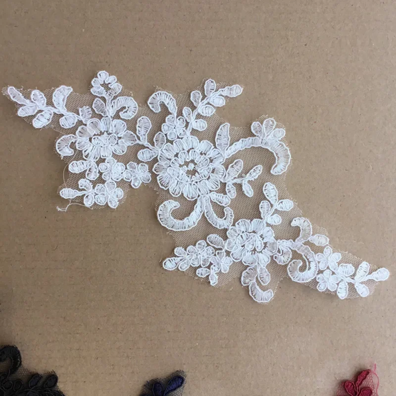 1 paio di fiori da ricamo Applique in pizzo decorazioni per abiti con motivi fai da te decorazioni per abiti da sposa in tessuto per cucire da sposa