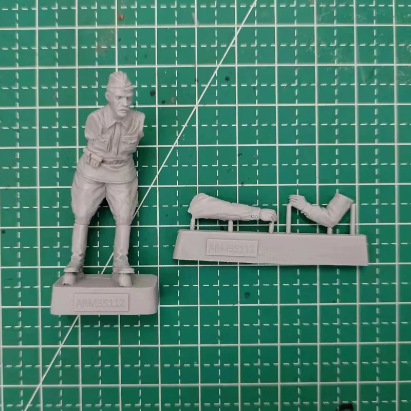 1/35 Scale Die cast Resin Soldier Figure Model Kit Military Miniature Truck Driver Diorama Toy Unassembled and Unpainted 612x