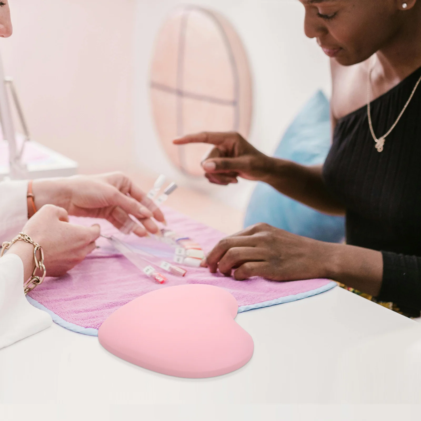 

Pink Heart Shaped Nail Arm Rest Cushion Soft Inclined Manicure Hand Rest for Nail Techs and Elegant Design Manicure Mat